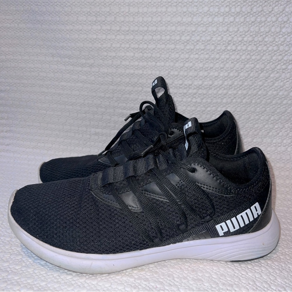 Puma lightweight sneakers Size 9